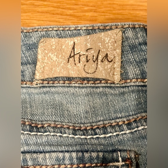 Ariya Distressed Bootcut Embroider Denim Jeans Size 11/12 - Picture 9 of 11